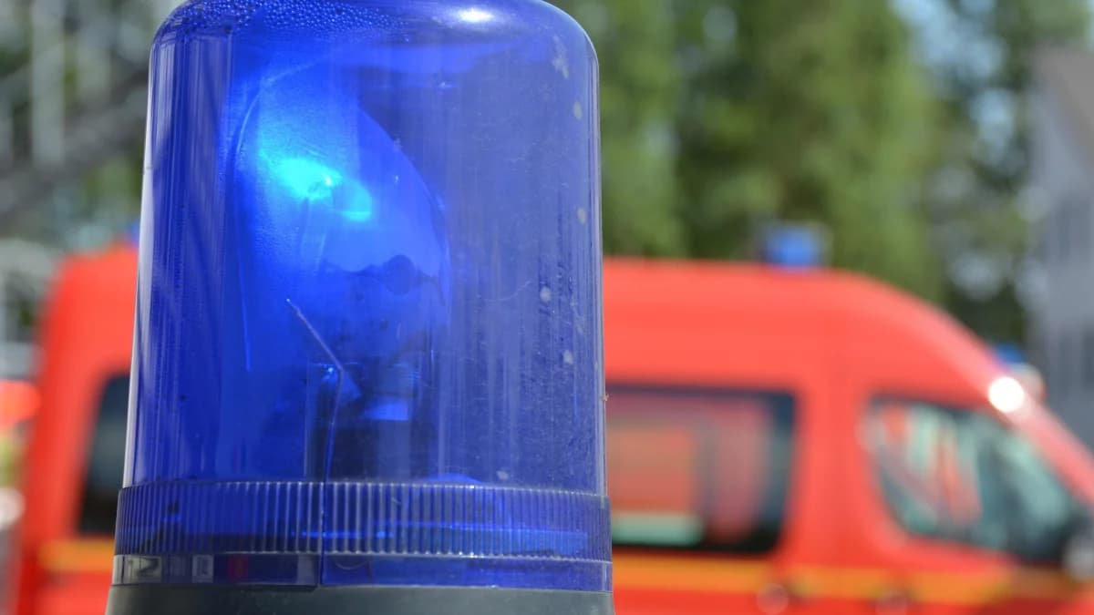 Młody mężczyzna spadł z wysokości. Wypadek w sąsiednim powiecie