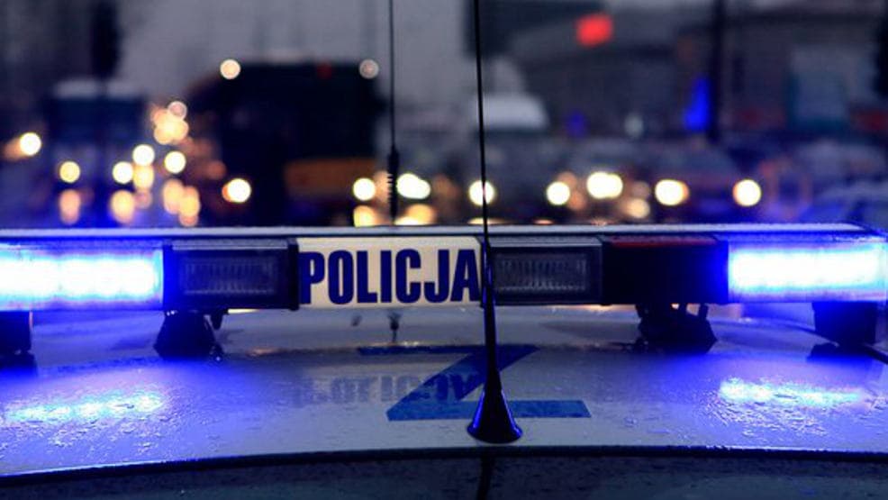 Pijany kierowca wjechał seatem do rowu. Pasażer ciężko ranny