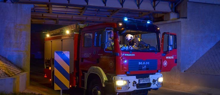 Wypadek, pożary i 10-kilometrowa plama oleju