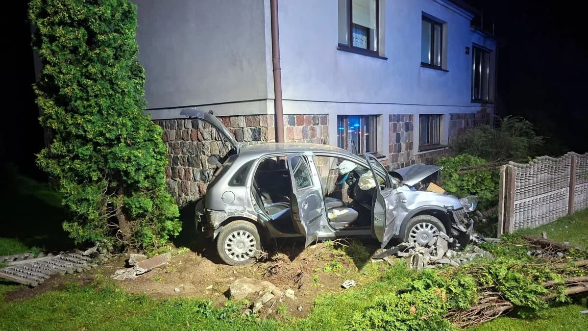 Pijani podróżowali oplem. Wśród nich było dwóch mieszkańców Jarocina