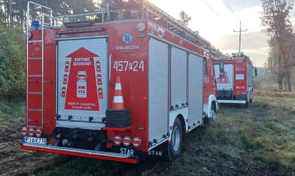 Strażacy wypompowywali wodę z zalanego budynku w Jarocinie