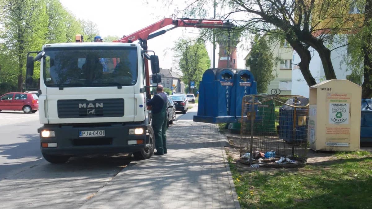 Śmieciarki w godzinach szczytu irytują kierowców. Czy tylko w Jarocinie i co na to właściciel pojazdów - spółka ZGO Nova? [SONDA]