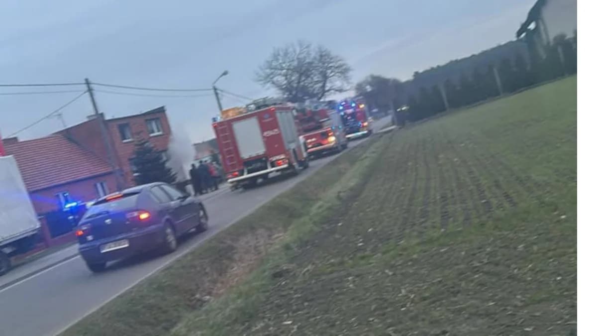 Pożar w budynku mieszkalnym w Prusach. Jedna osoba podtruła się dymem