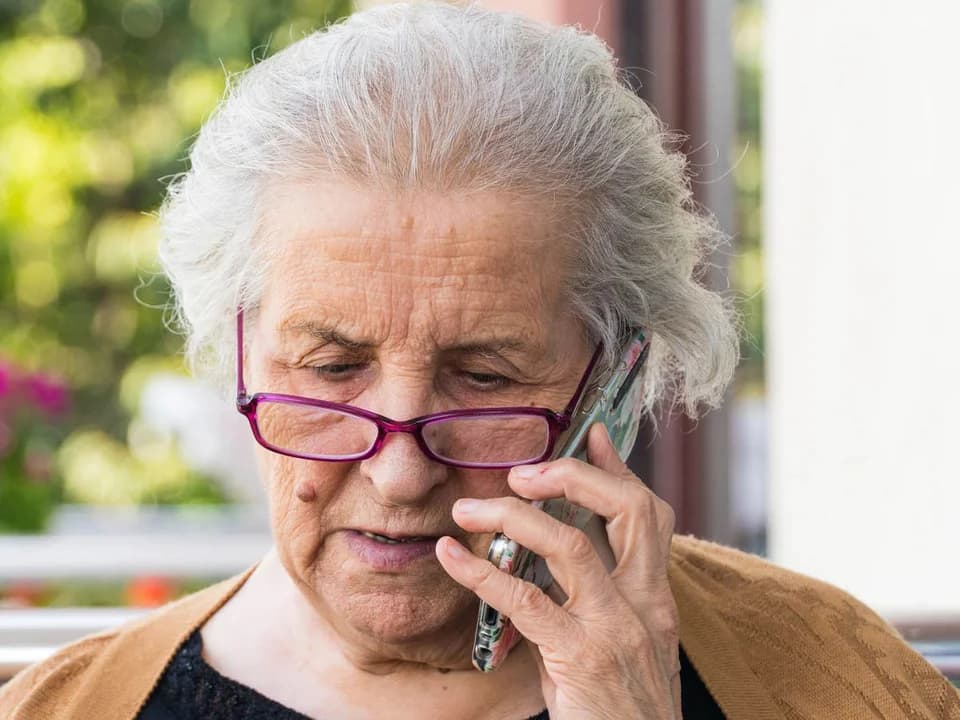 Cztery próby wyłudzenia pieniędzy „na wnuczka”. Jarocińska policja ostrzega