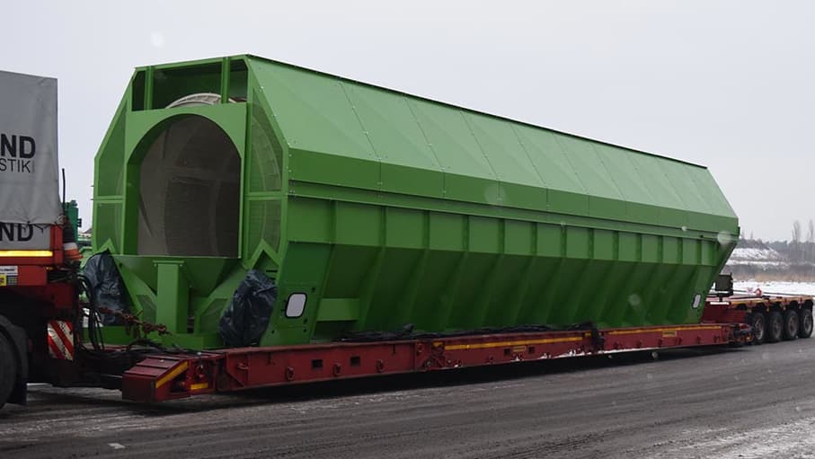 Specjalny - czterdziestometrowy transport przywiózł sito do ZGO Jarocin