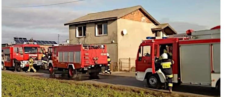 Pożar na poddaszu domu. W akcji kilka zastępów straży