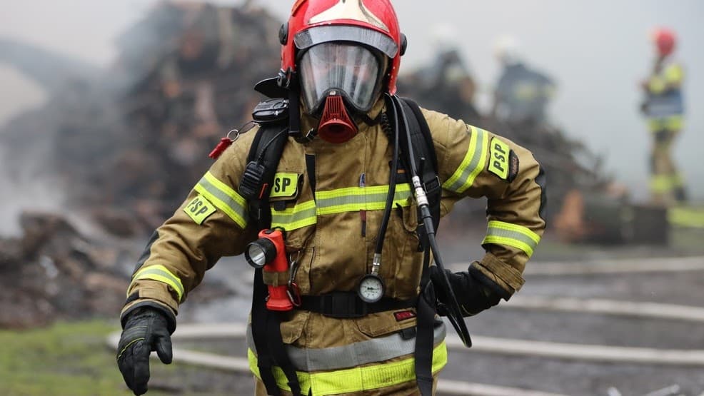 Policjanci, strażacy i służba więzienna będą zarabiać więcej