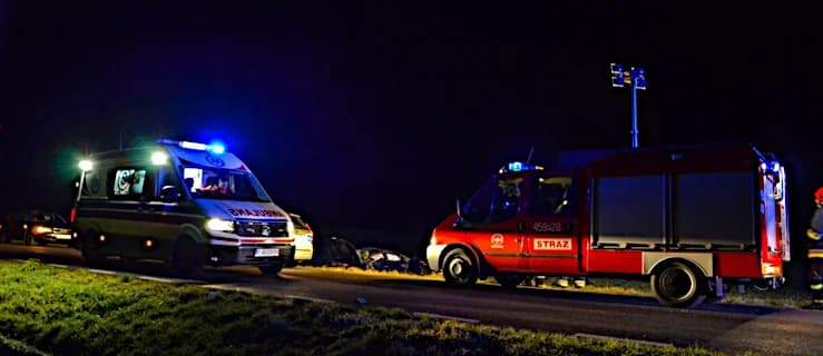Mazda uderzyła w drzewo w Jaraczewie. Policja ustala, kto kierował pojazdem