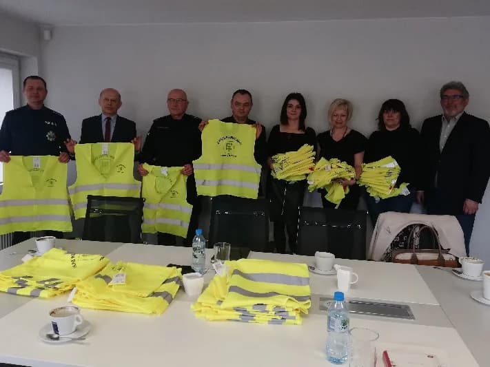 250 jaraczewskich uczniów otrzymało kamizelki odblaskowe
