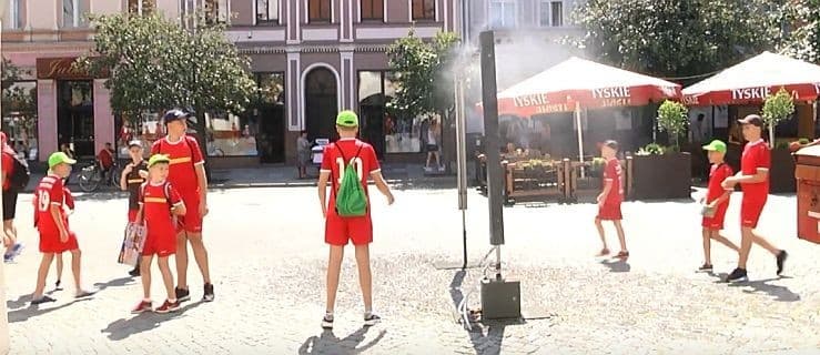 Jak poradzić sobie z upałami? Na rynku stanęła kurtyna wodna [WIDEO]