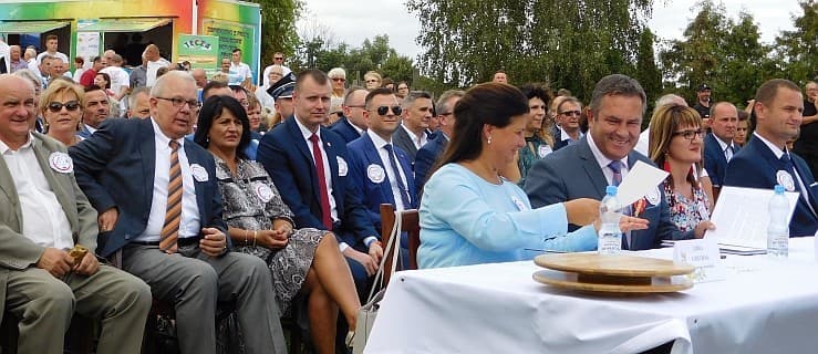 Dożynki. Burmistrz dziękował parlamentarzystom. Starosta przekazała gratulacje od prezesa [ZDJĘCIA, WIDEO]