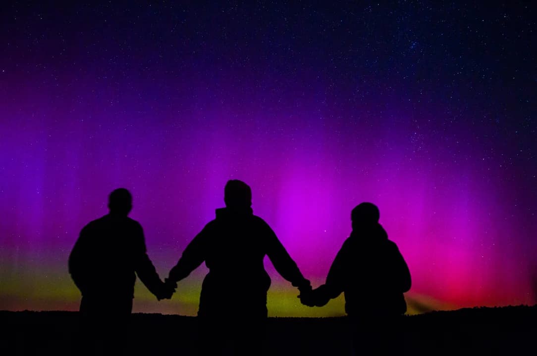 Zorza polarna i spadające gwiazdy nad Jarocinem. Niesamowite zdjęcia!
