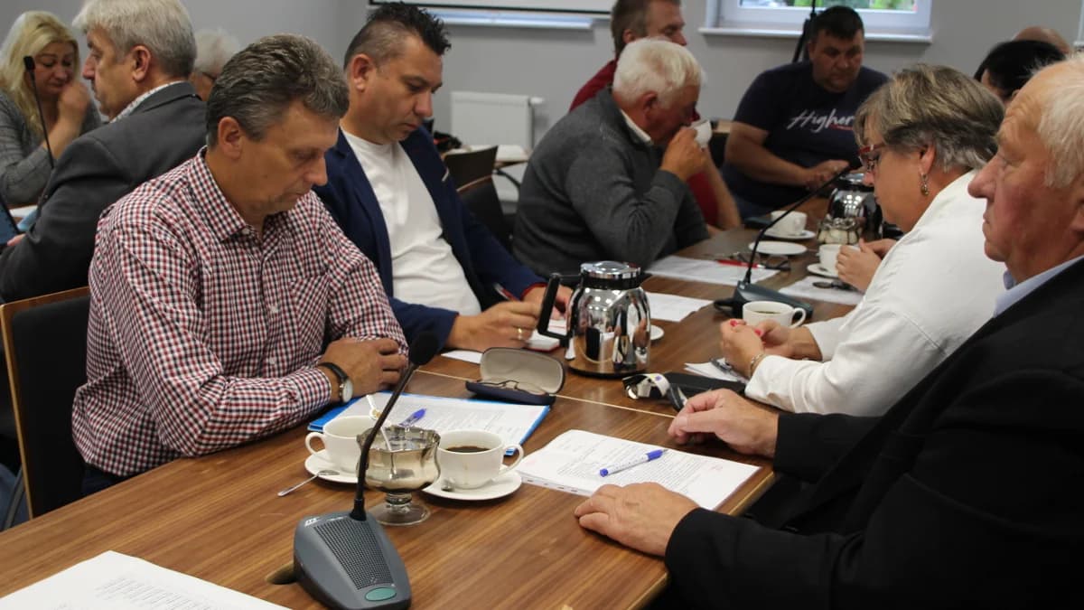 Wójt Kotlina odpowiada w sprawie budowy obory w Twardowie