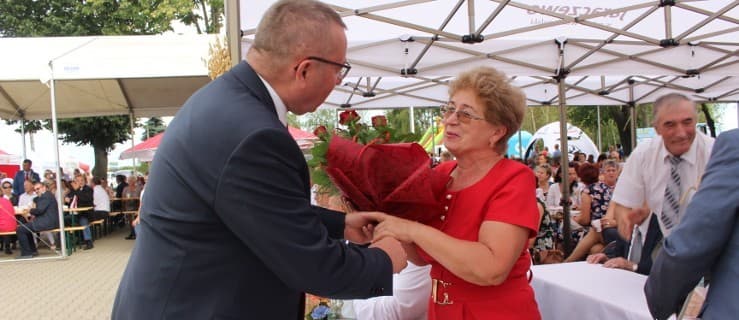 Medal dla mera, a kwiaty dla jego żony [WIDEO]