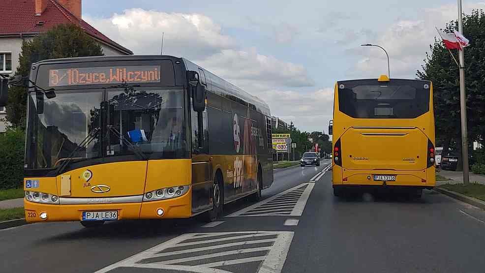 Rozpoczyna się rok szkolny. Jak po rozkopanym Jarocinie będą kursowały autobusy JLA? [GALERIA-ROZKŁADY]