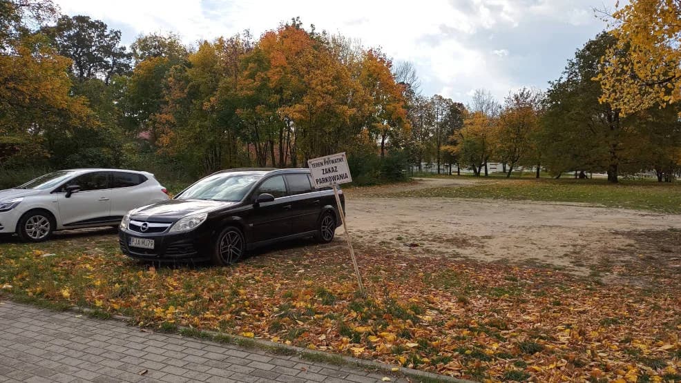 Gmina pobuduje parking dla osiedla 1000-lecia. Jest miejsce. Kiedy ruszy budowa?