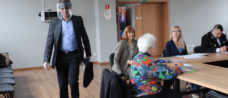 Rodzice nie wiedzieli o zamiarze likwidacji szkoły w Magnuszewicach. Chcą przesunięcia sesji