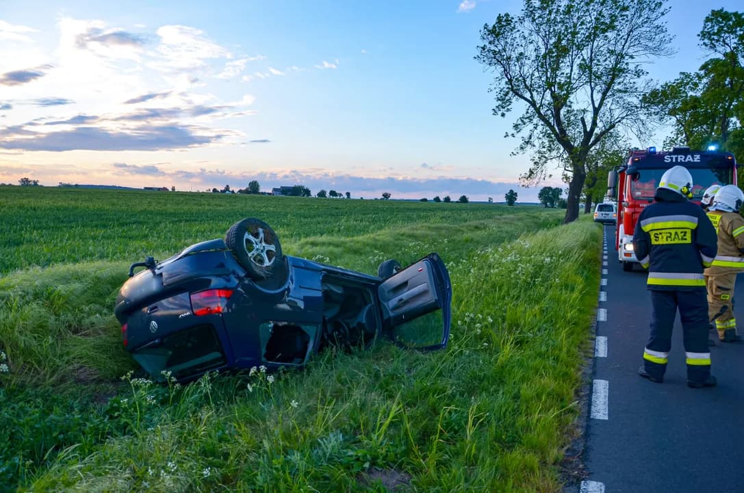 Auto dachowało w miejscowości Stęgosz