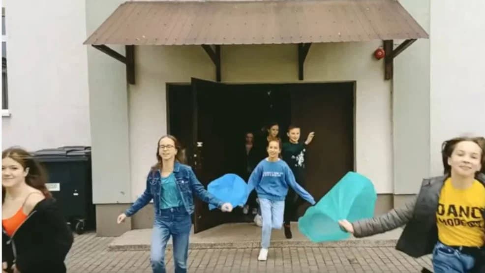 Piosenka uczniów jarocińskiej „czwórki” w konkursie Minutowa Piosenka Klasowa