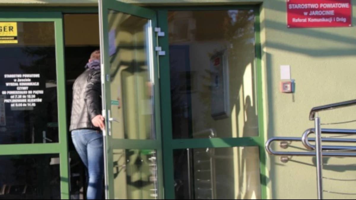 Rejestracja pojazdów w jarocińskim referacie komunikacji zawieszona. Dlaczego i do kiedy?