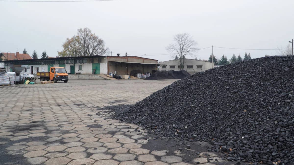 Burmistrz Jarocina informuje o dramatycznej sytuacji z dystrybucją rządowego węgla dla mieszkańców