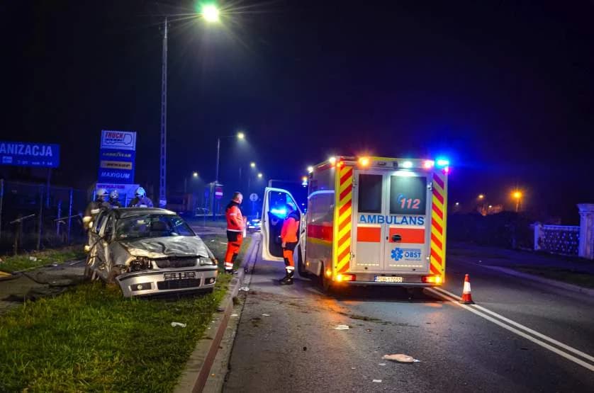 Kierowca volkswagen polo koziołkował na DK11 w Witaszycach [ZDJĘCIA]
