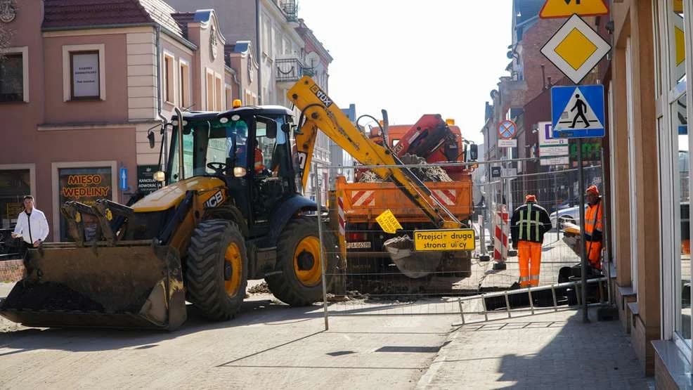 Zamykają odcinek ulicy w centrum Jarocina. Trzeba się liczyć z utrudnieniami [ZDJĘCIA]