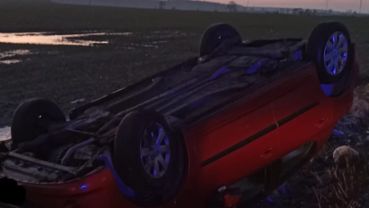 Auto osobowe dachowało w Rusku