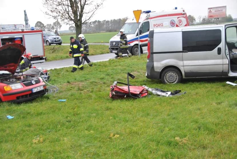 Feralne skrzyżowanie DK12 z drogą na Łukaszewo zmorą kierowców. Jedna osoba nie żyje, kilka rannych [ZDJĘCIA]