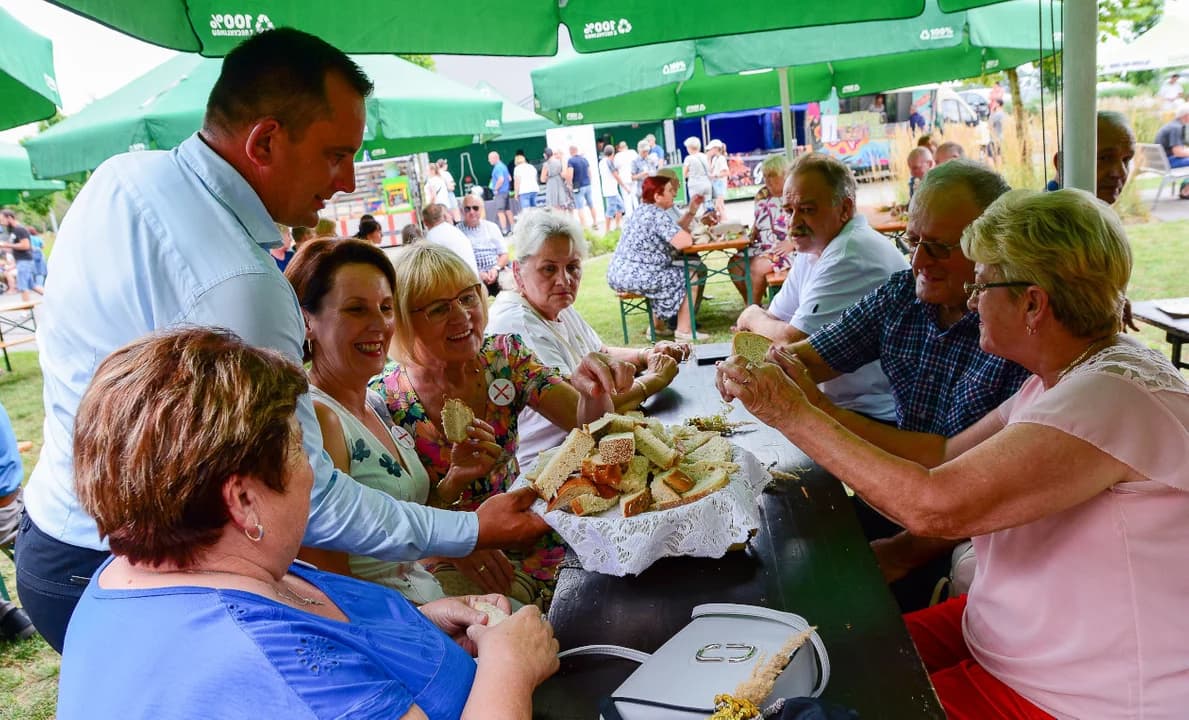 W Łuszczanowie dziękują za plony. Festyn z zabawą taneczną i koncertami [ZDJĘCIA]