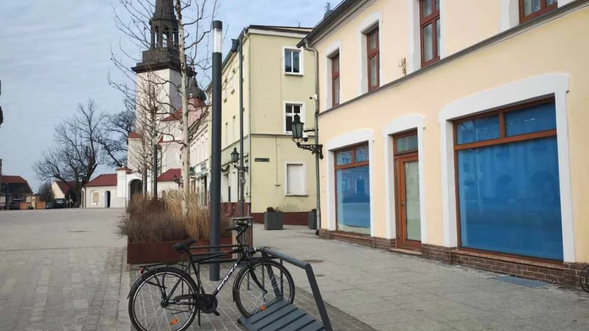 Zamknięte sklepy i punkty usługowe - czy do centrum Jarocina wróci życie? [ZDJĘCIA, SONDA]