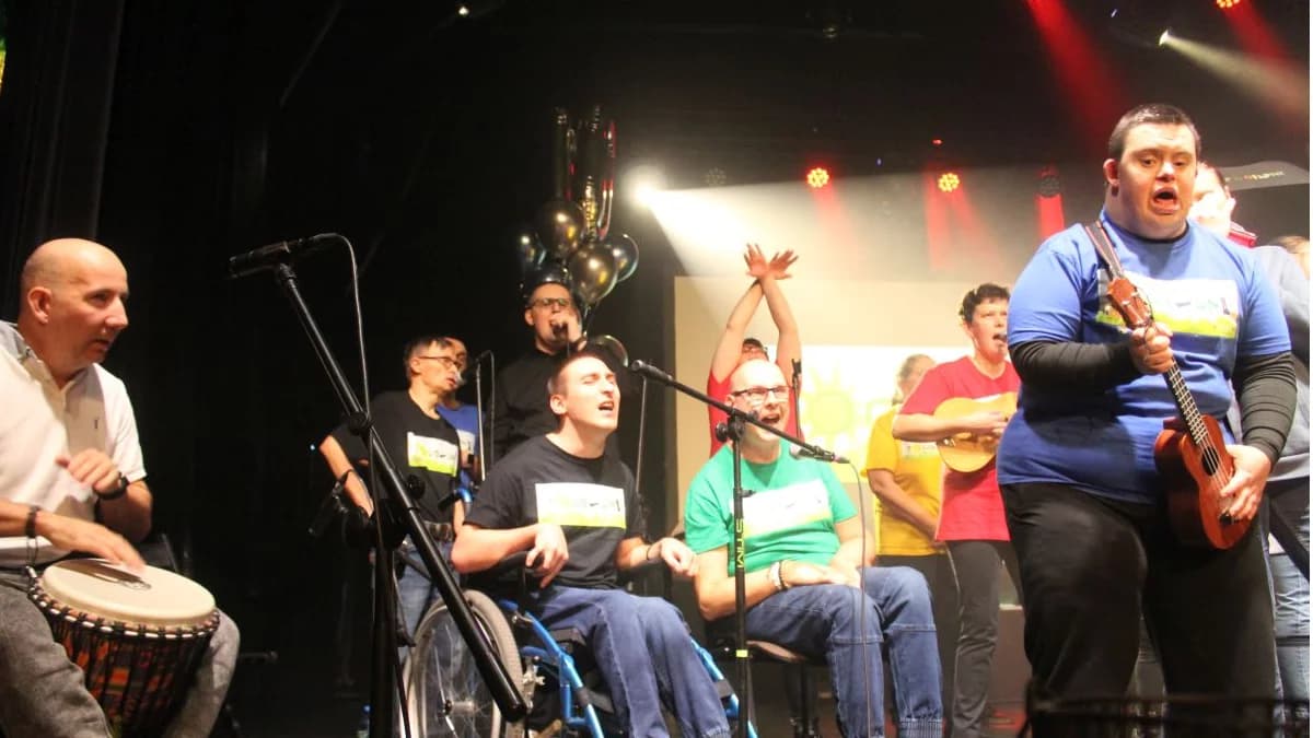 Prezes klubu obiecał wspomóc zespół "Pogo-Dni". Razem z żoną i sponsorami zebrali pieniądze na koncert charytatywny