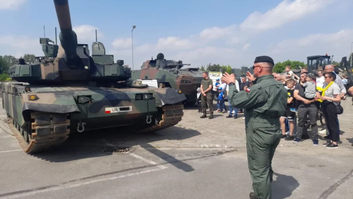 Wielkie święto jarocińskiej jednostki wojskowej z piknikiem militarnym. Przy okazji wystawa zabytkowych aut [ZDJĘCIA]