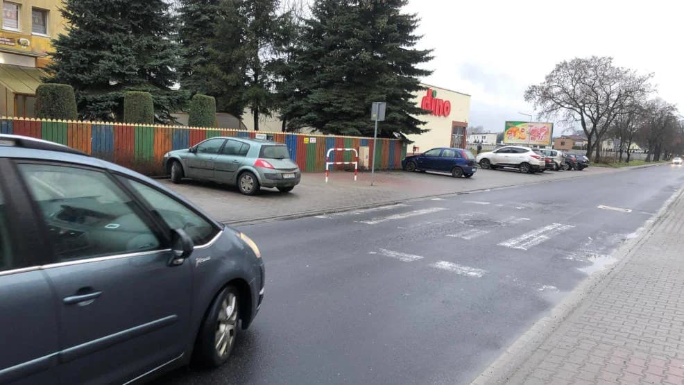 Niebezpiecznie przy przedszkolu w Golinie. Mieszkańcy wnioskują o zmiany