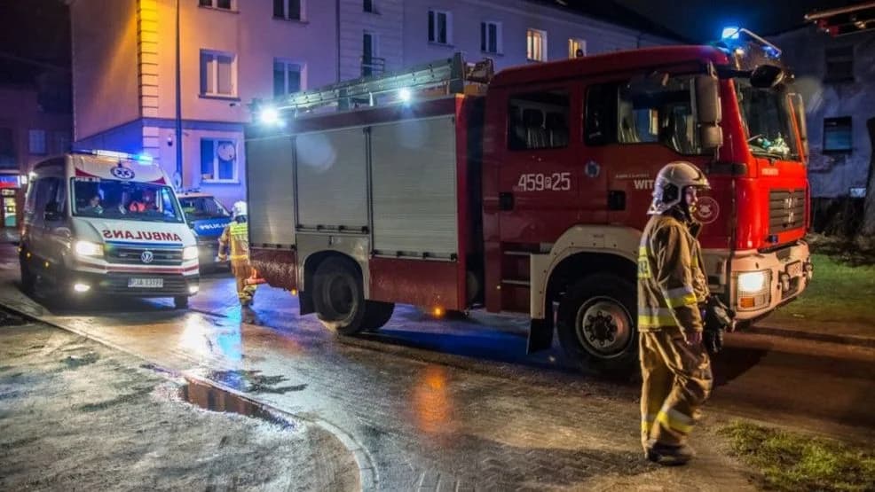Podejrzenie zatrucia tlenkiem węgla w Jarocinie. Są  osoby poszkodowane [ZDJĘCIA]