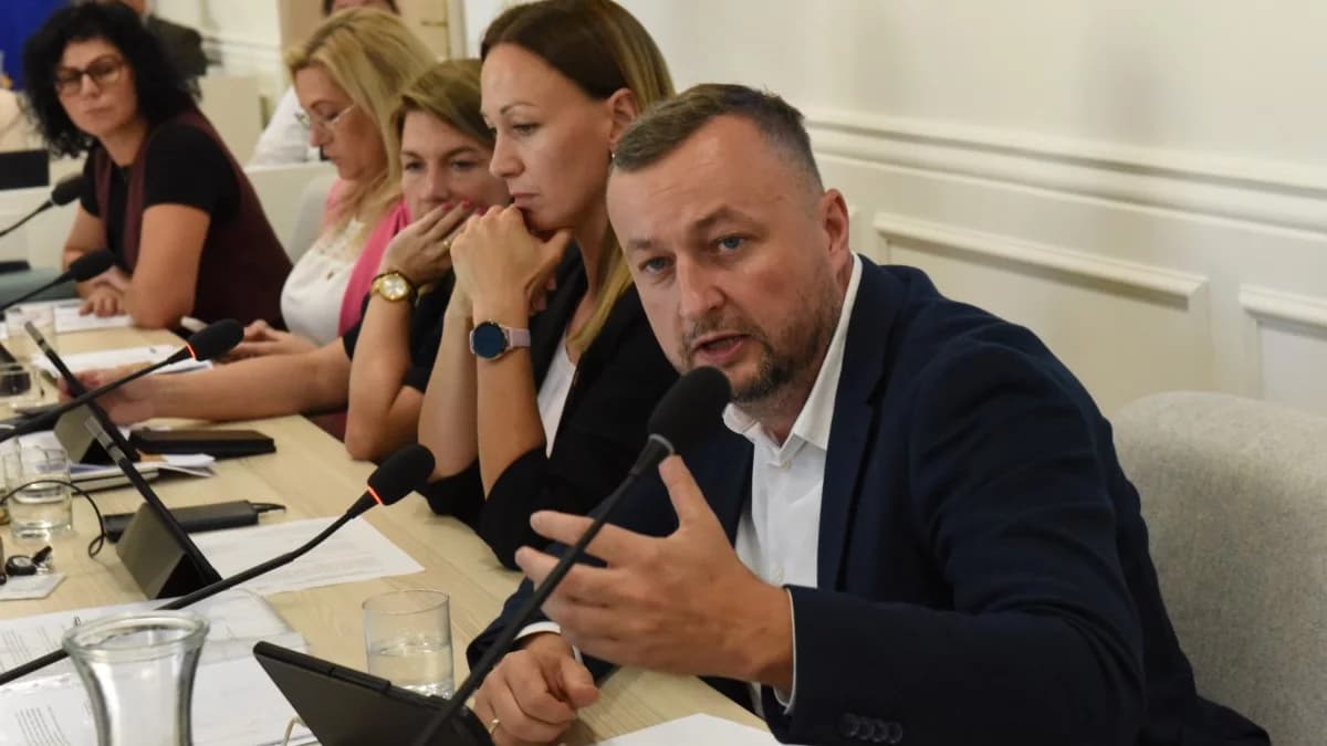 Radni zdecydują o wyborach na wsiach i osiedlach i zajrzą do finansów spółek. Co jeszcze w programie? [TRANSMISJA]
