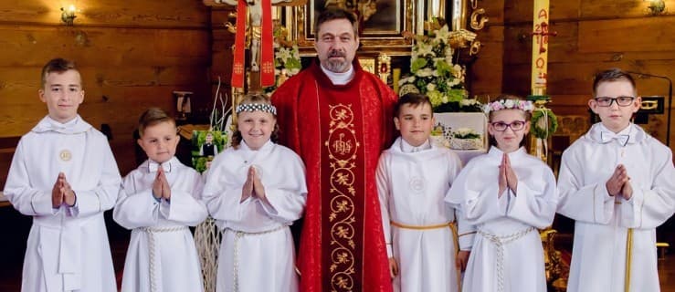 Pożegnali proboszcza ze śpiewem na ustach [VIDEO]