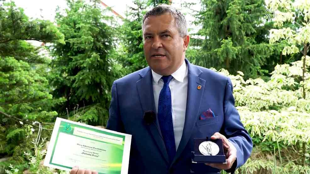 Jarocin. Medal dla burmistrza i tytuł dla prezesa. „To nie jest mój sukces osobisty, ale wszystkich mieszkańców” - mówi Adam Pawlicki