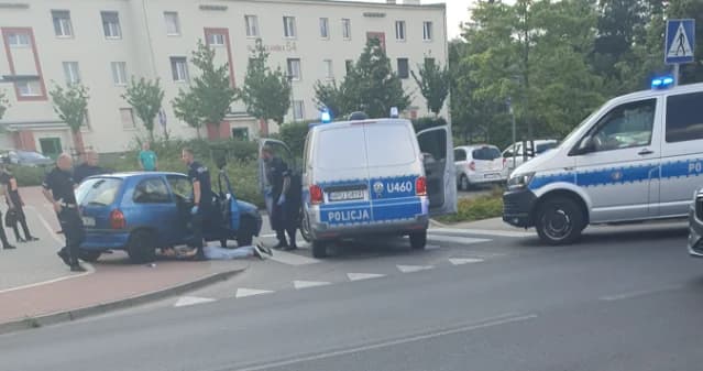 Pościg w Jarocinie. Kierowca porzucił auto