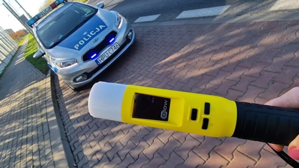 Jechała slalomem, a potem zniknęła w kukurydzy. Pijana kierująca uciekała przed policją