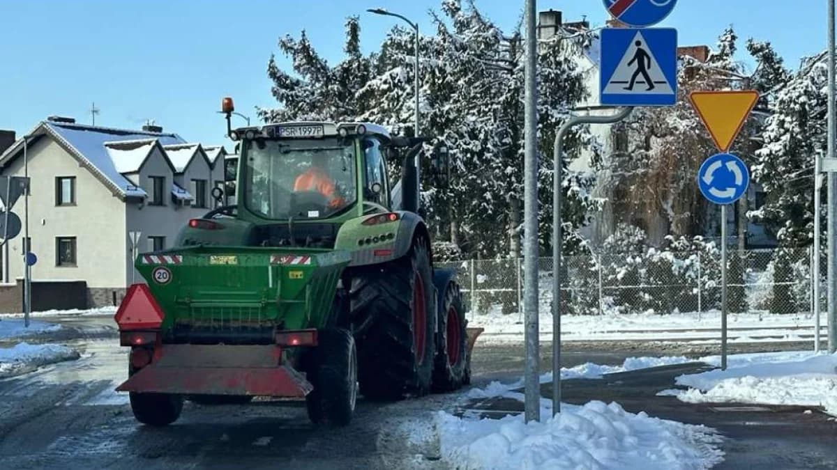 Jest lipiec, a jarociński magistrat ogłasza przetarg na zimowe odśnieżanie. Czy to dmuchanie na zimne, żeby uniknąć problemów z minionego sezonu? [ZDJĘCIA]