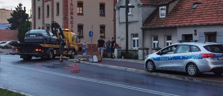 Kierowca wjechał w ogrodzenie [GALERIA]