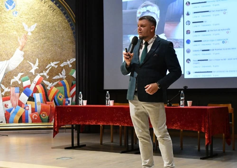 "Rodzicielstwo a świat cyfrowy dzieci i młodzieży" - wykład w Żerkowie