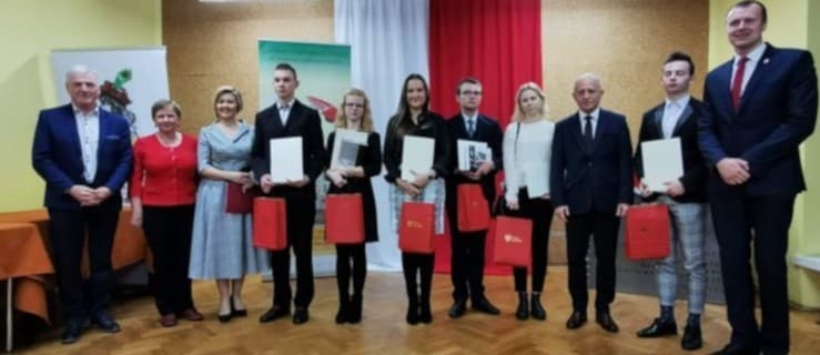 Premier docenił naszych uczniów i przyznał im stypendia