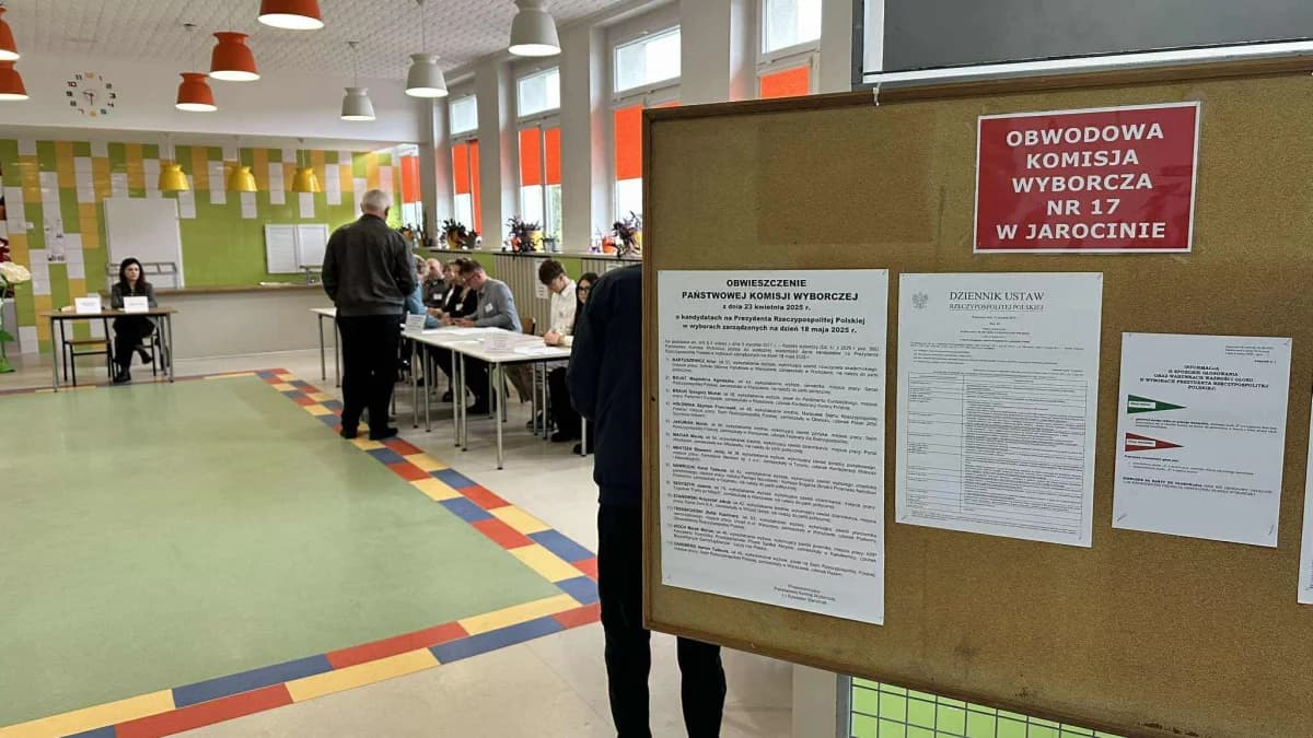 Wybory prezydenckie 2025. Mieszkańcy Jarocina i okolic głosują [ZDJĘCIA]