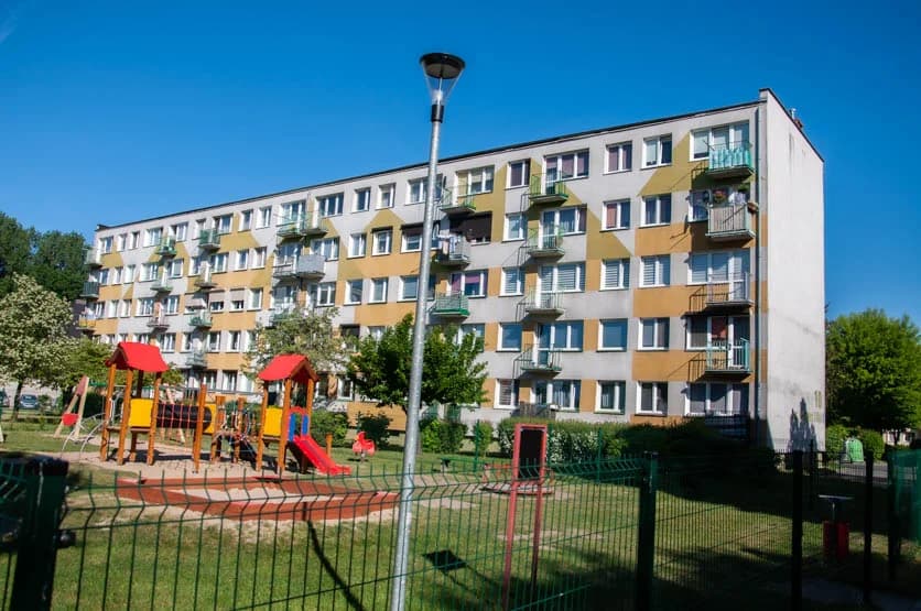 Policja zakończyła dochodzenie w sprawie hałasów w bloku w Jarocinie [ZDJĘCIA]
