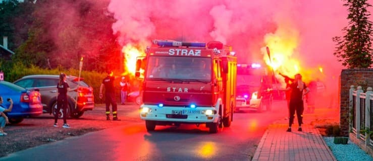 Strażacy dostali wóz bojowy. Zobacz, jak go witano [ZDJĘCIA, WIDEO]