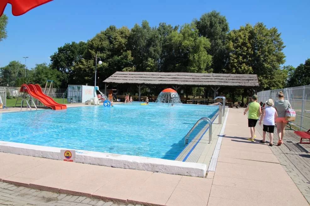 Odkryty brodzik na terenie Jarocin Sport już otwarty. Kto może wejść za darmo? [ZDJĘCIA]