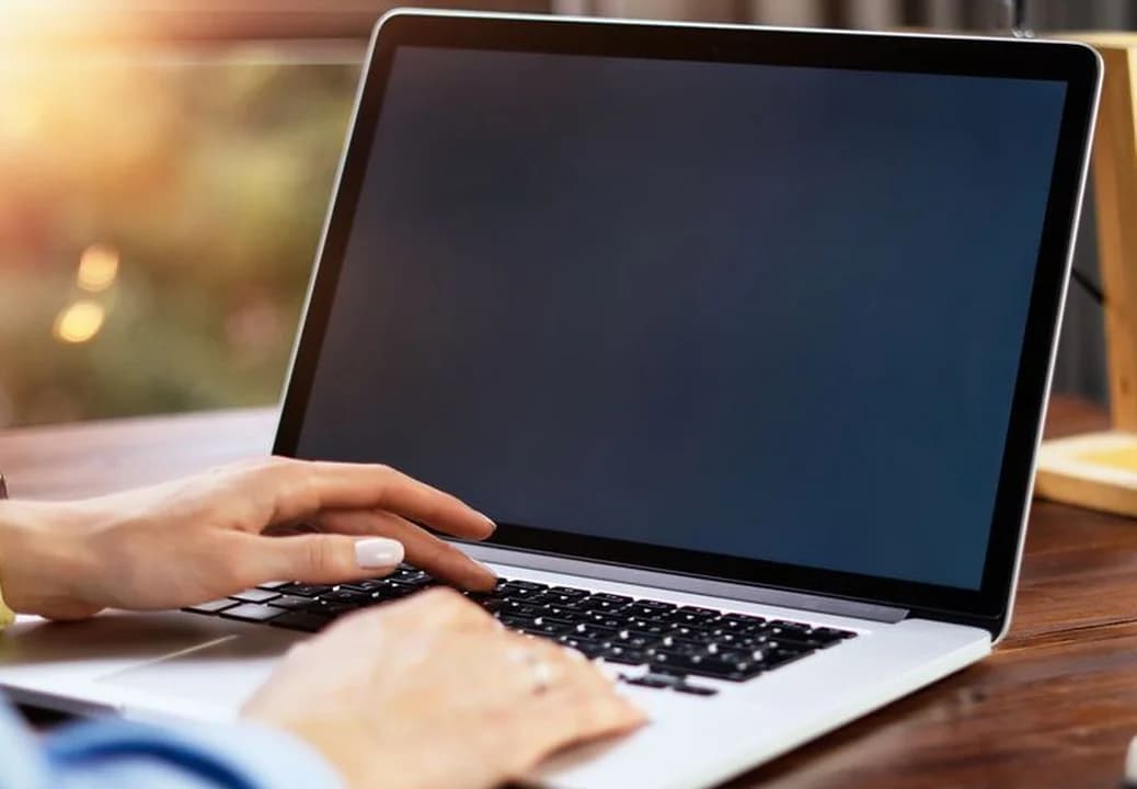Czy należy aneksować co roku umowę o pracę w przypadku zmiany wynagrodzenia minimalnego?