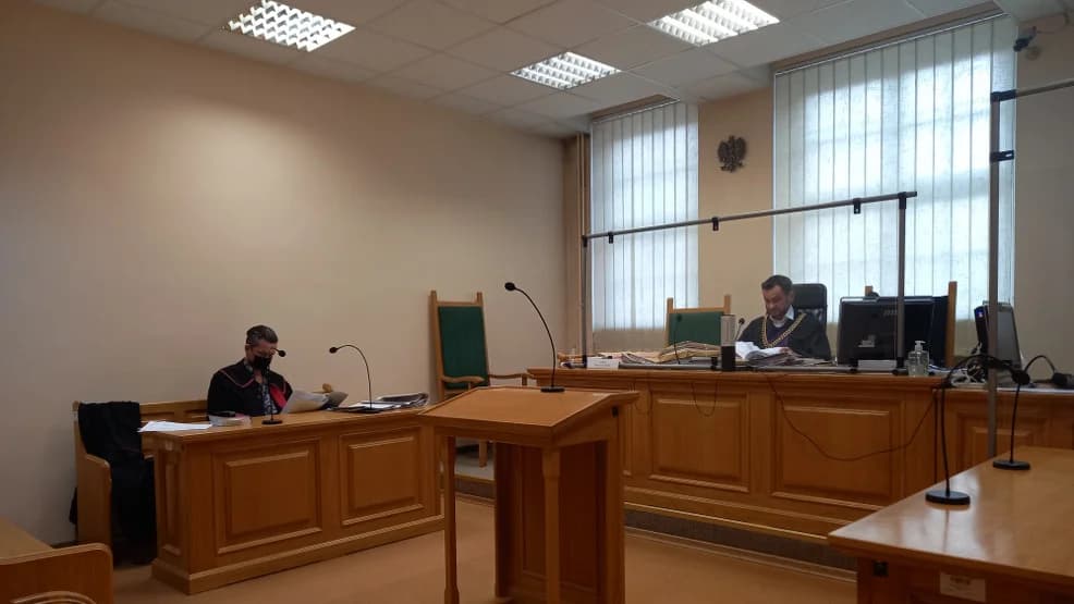 Radny oskarżony o jazdę po pijanemu. Dzisiaj miał ruszyć jego proces. Co się wydarzyło w sądzie? [ZDJĘCIA]
